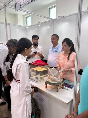 Students with an ICMR scientist